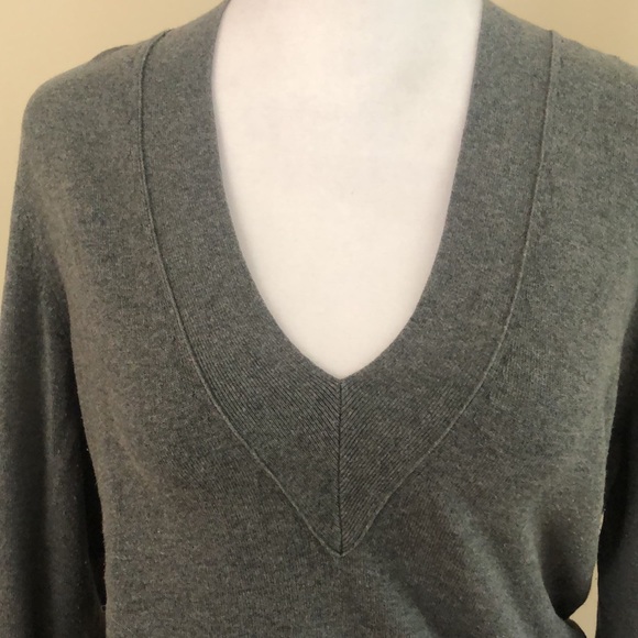 Banana Republic grey v neck sweater. Silk cotton cashmere. M. Good condition. - Picture 2 of 6